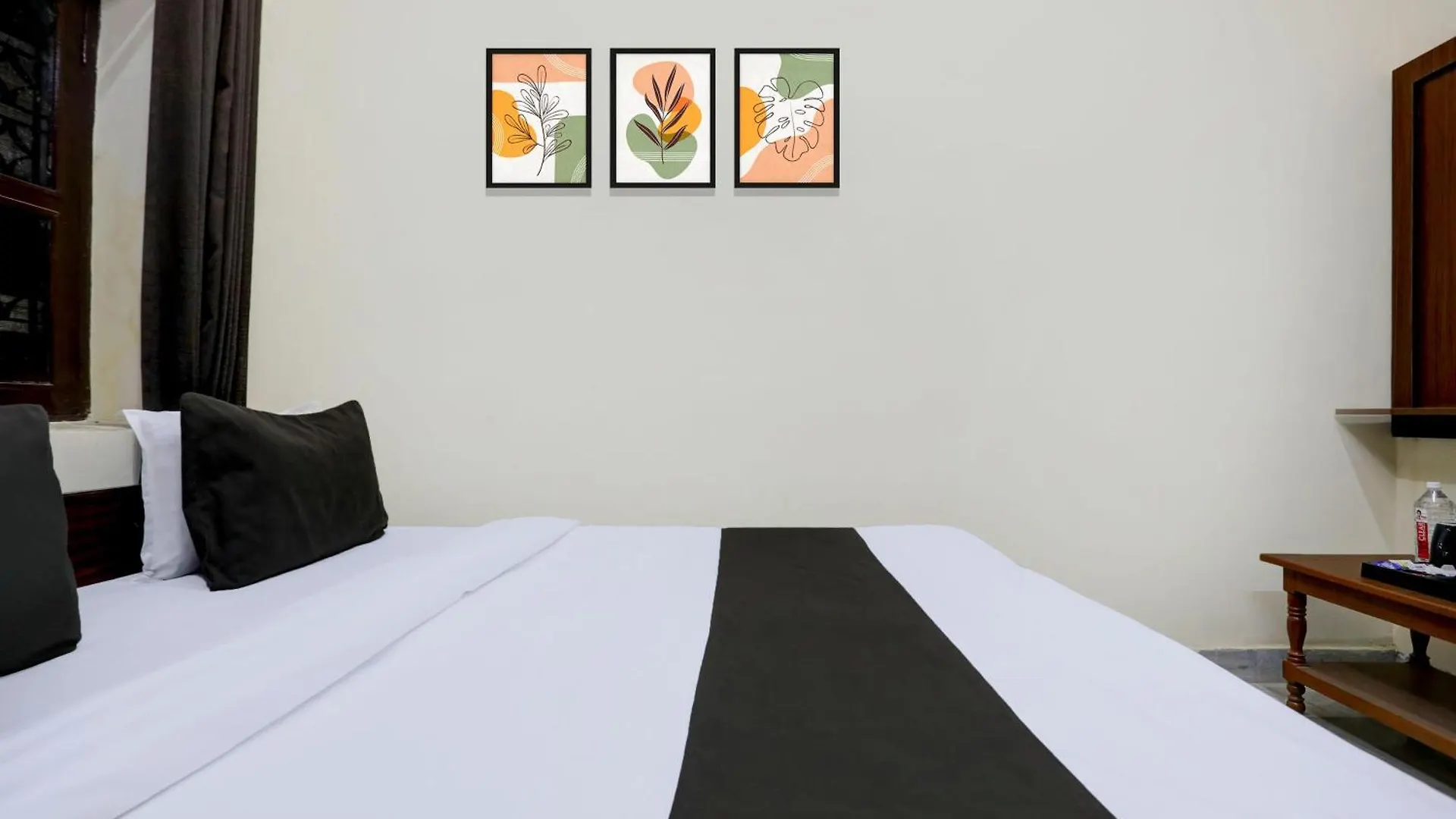 Hotel O Stay Varanasi Cantt