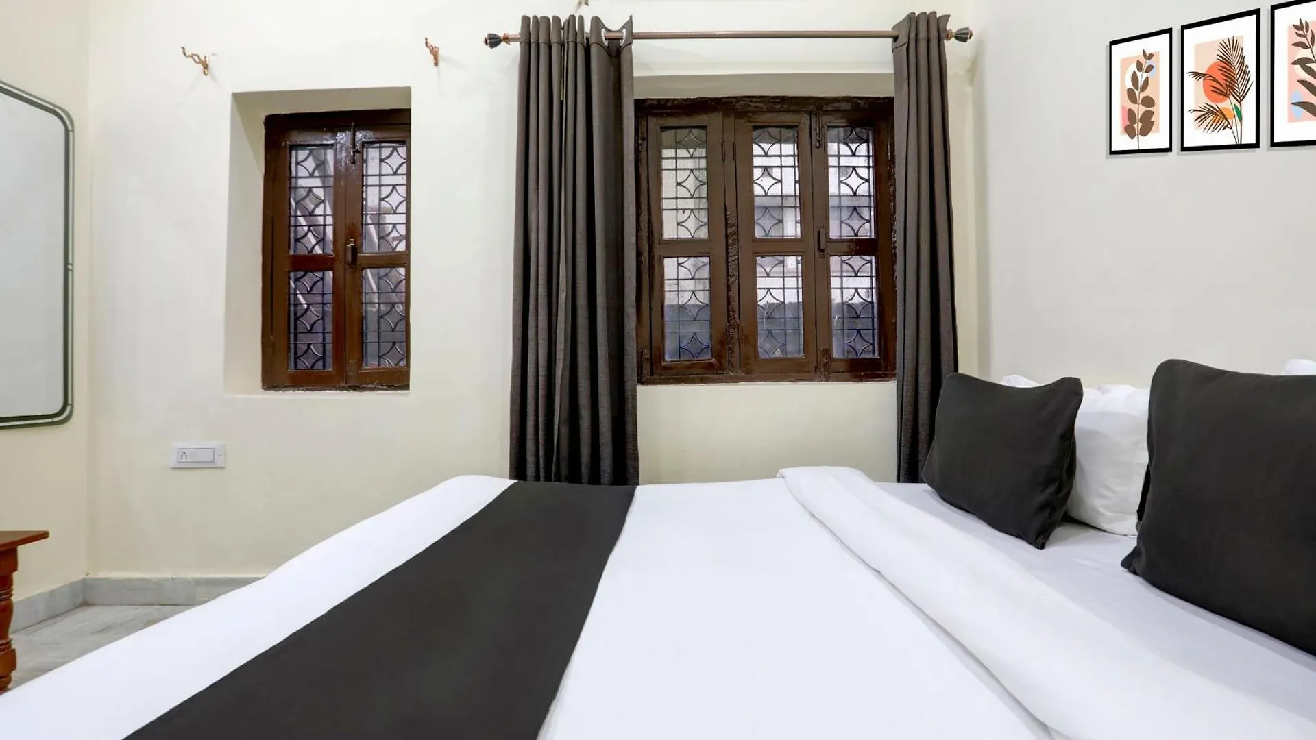 Hotel O Stay Varanasi Cantt Ινδία