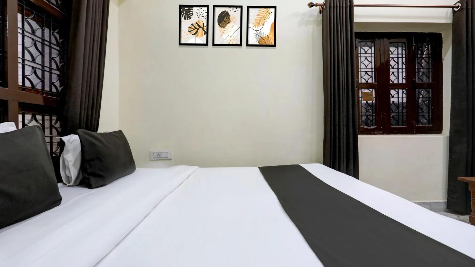 Hotel O Stay Varanasi Cantt