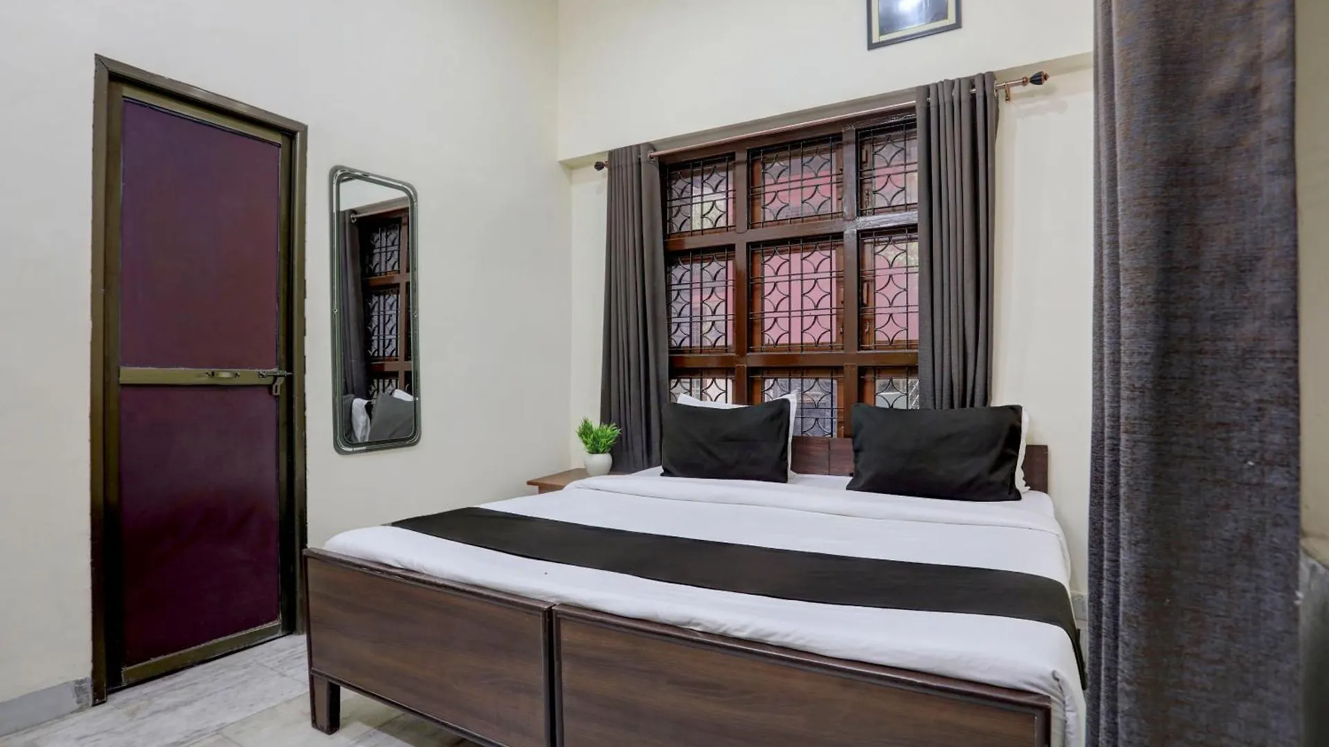 ***  Hotel O Stay Varanasi Cantt Ινδία