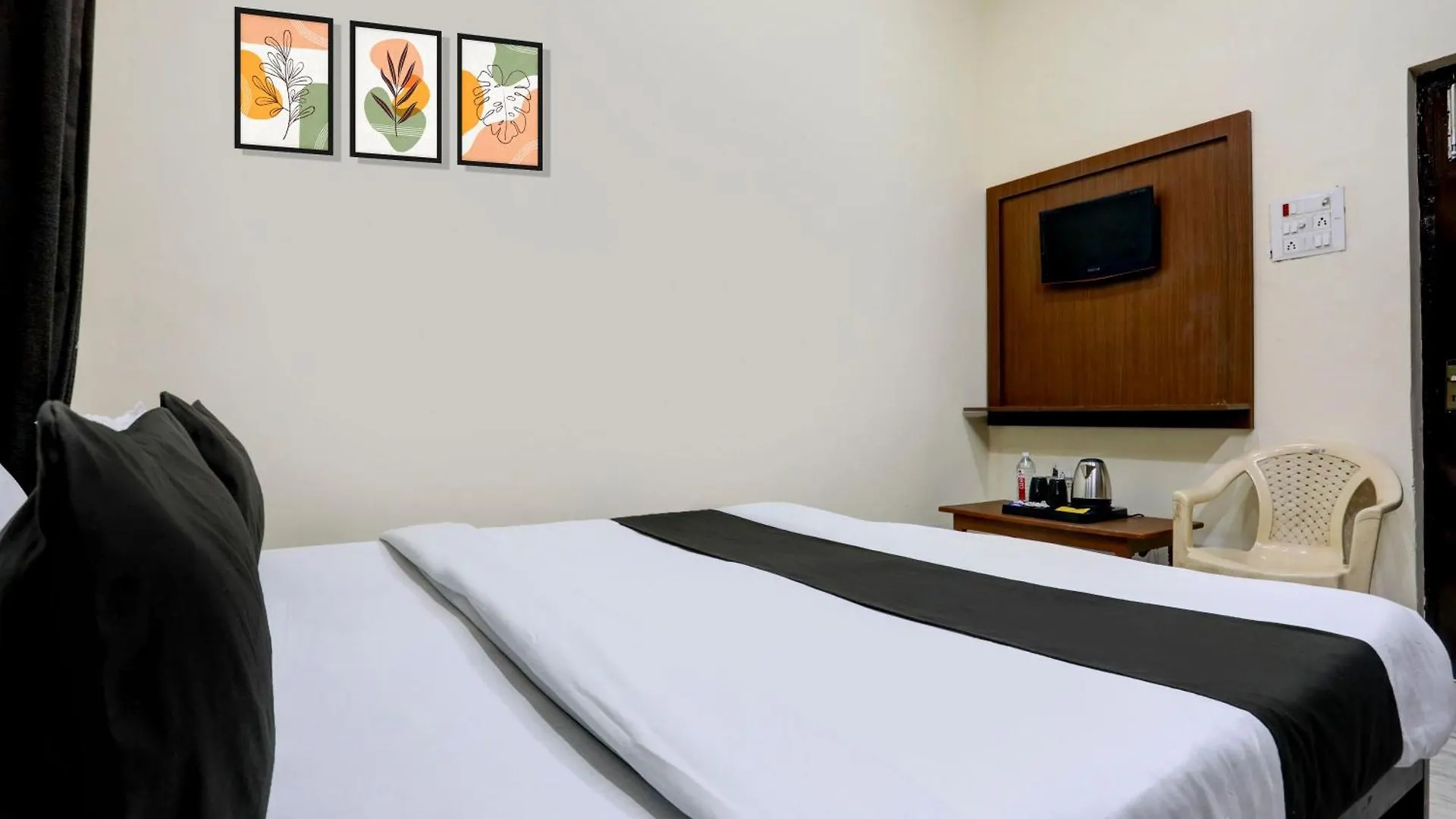 Hotel O Stay Varanasi Cantt