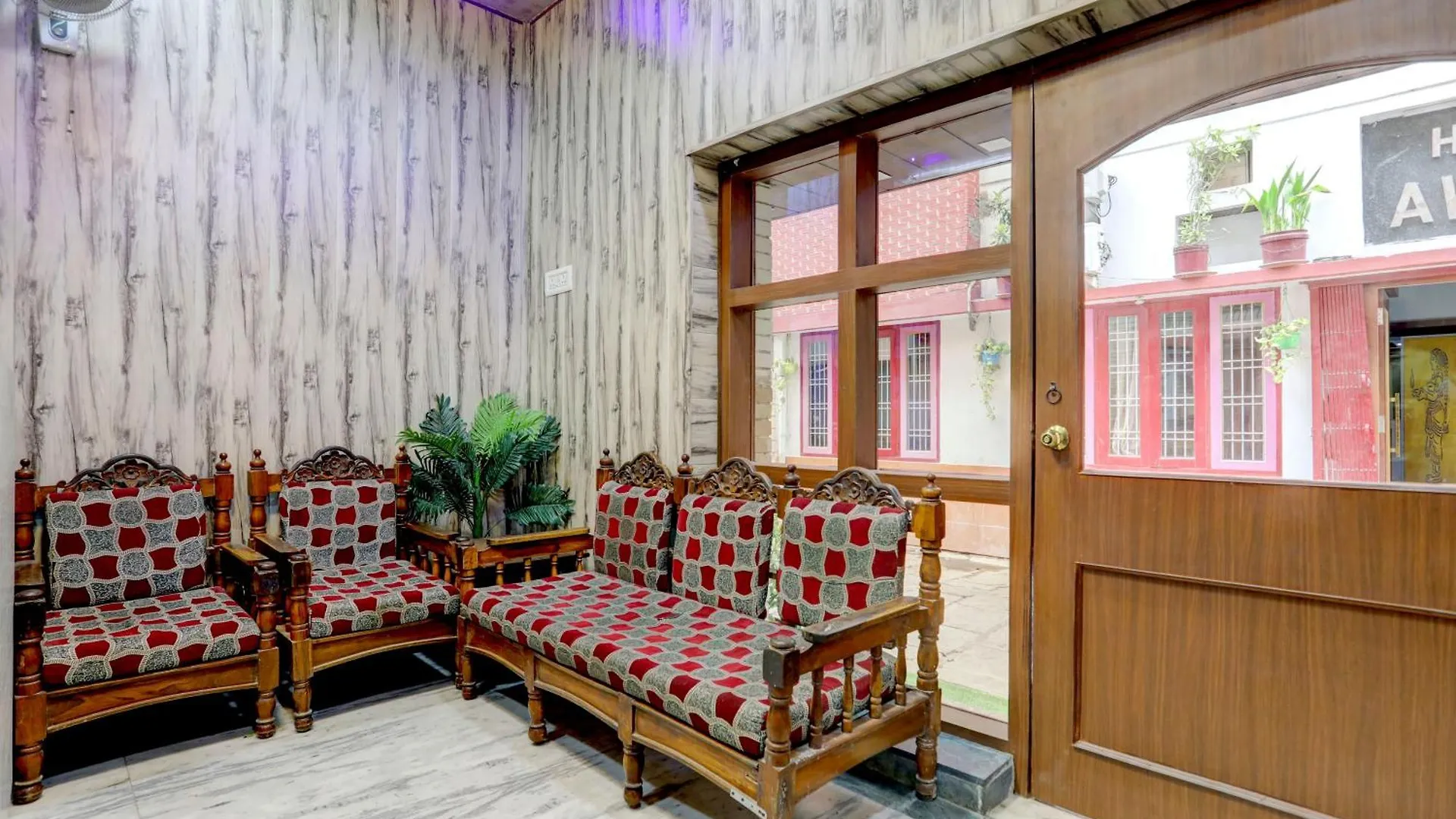 Hotel O Stay Varanasi Cantt