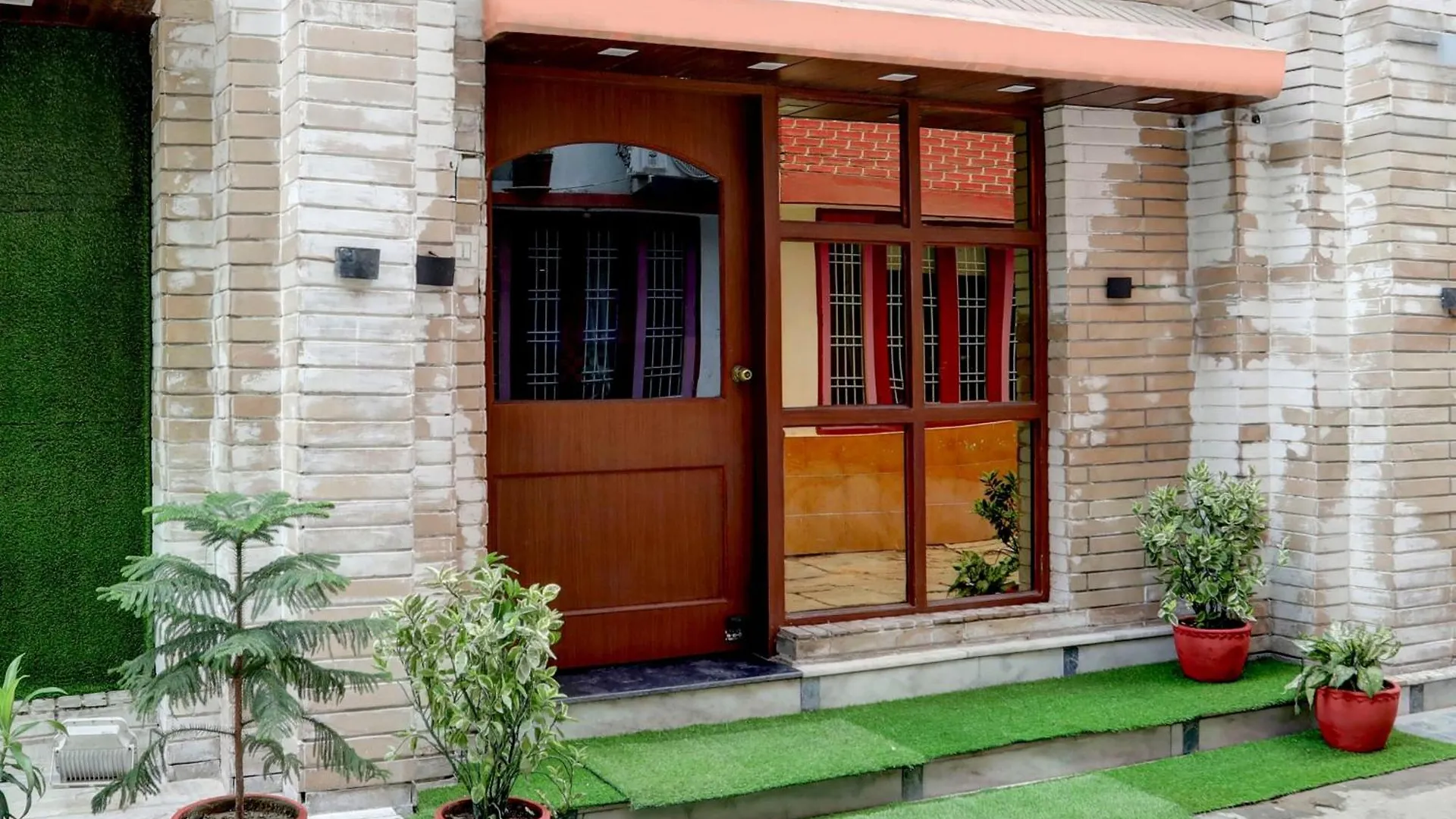 Hotel O Stay Varanasi Cantt